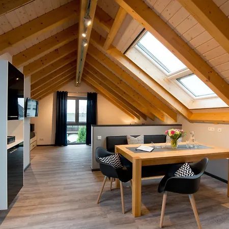Apartment Familien- U Gruppenunterkunft Luxus-dachloft 2 Weitere Schlafzimmern